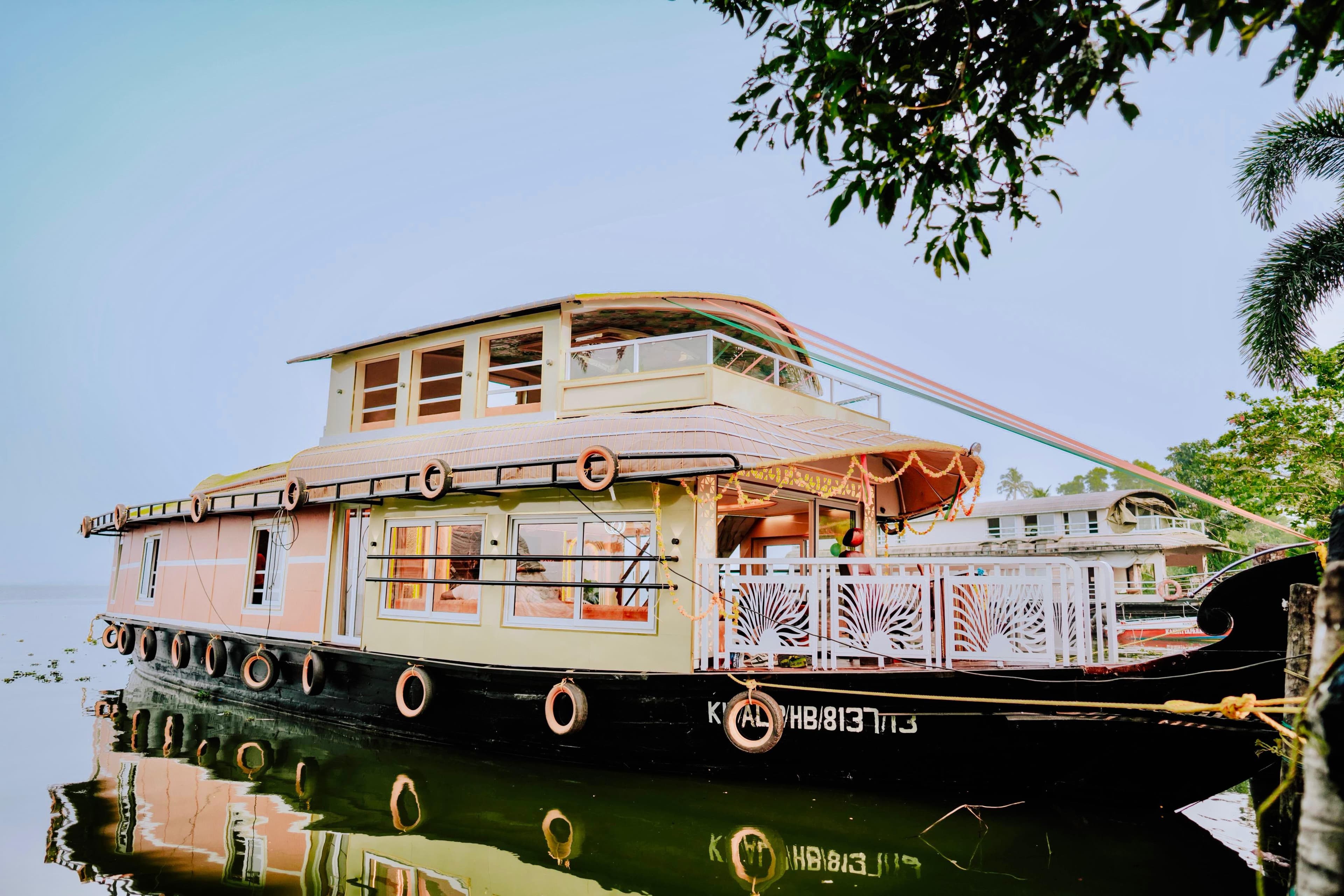 Deluxe Houseboat
