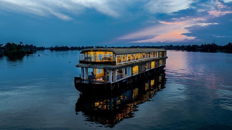 Premium Houseboat