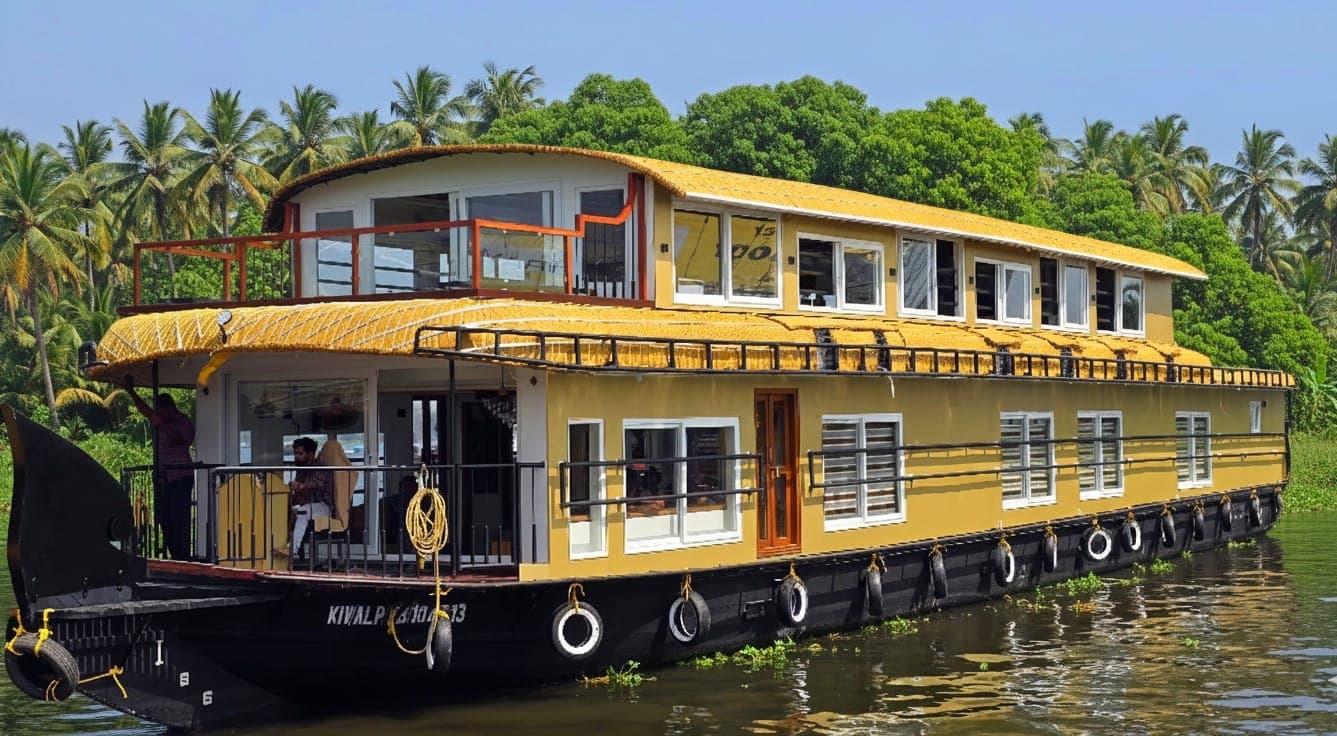 Sharing Houseboat